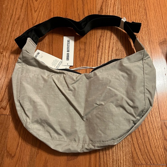 BAGGU Medium Crescent Shoulder Bag - Picture 3 of 3